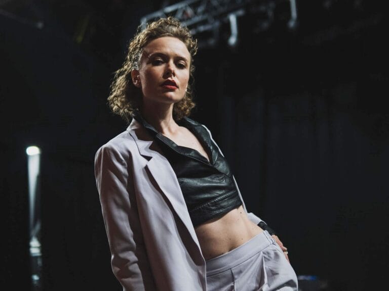 Amelia Eve-115647