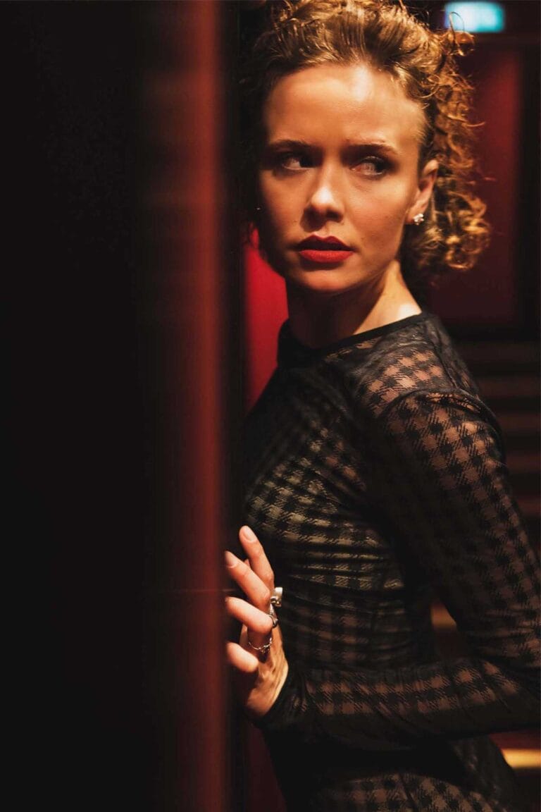 Amelia Eve-115654