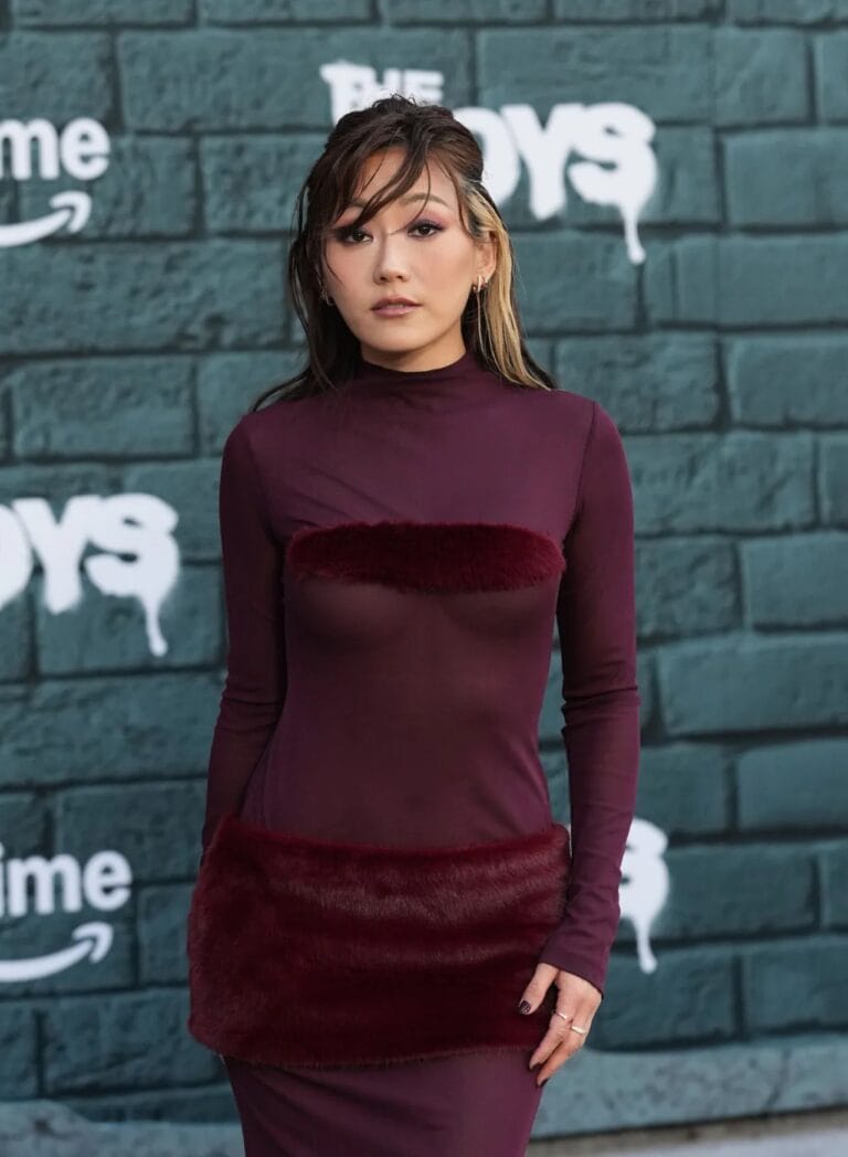 Karen Fukuhara con 33-34 años