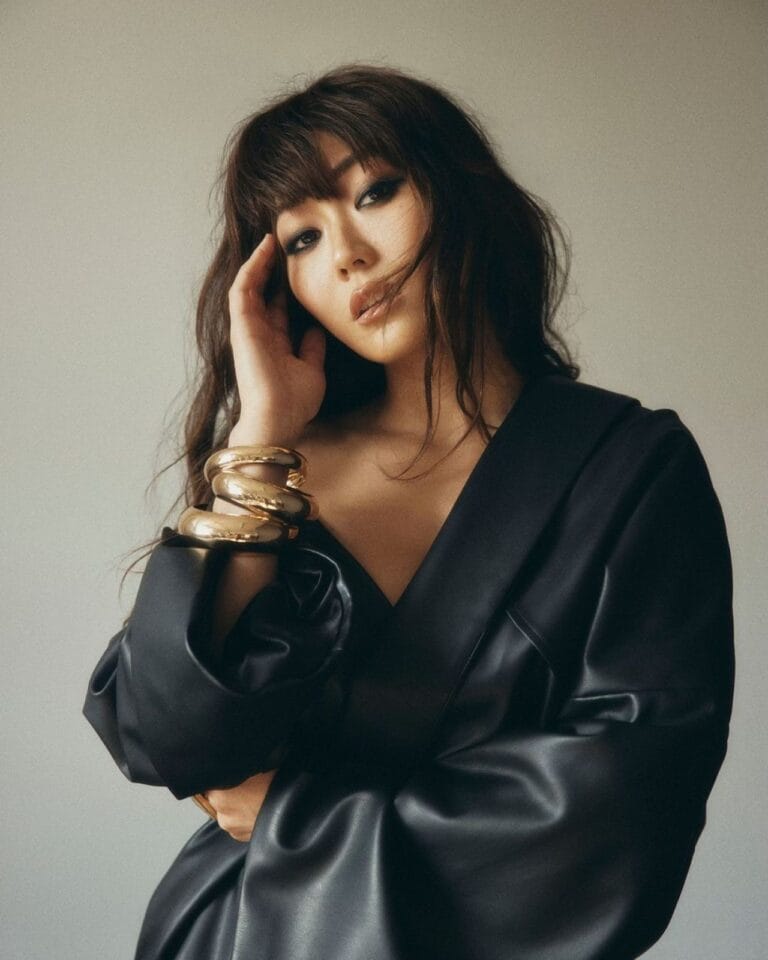 Karen Fukuhara con 31-32 años