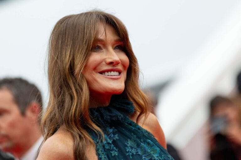 Carla Bruni con 57-58 años