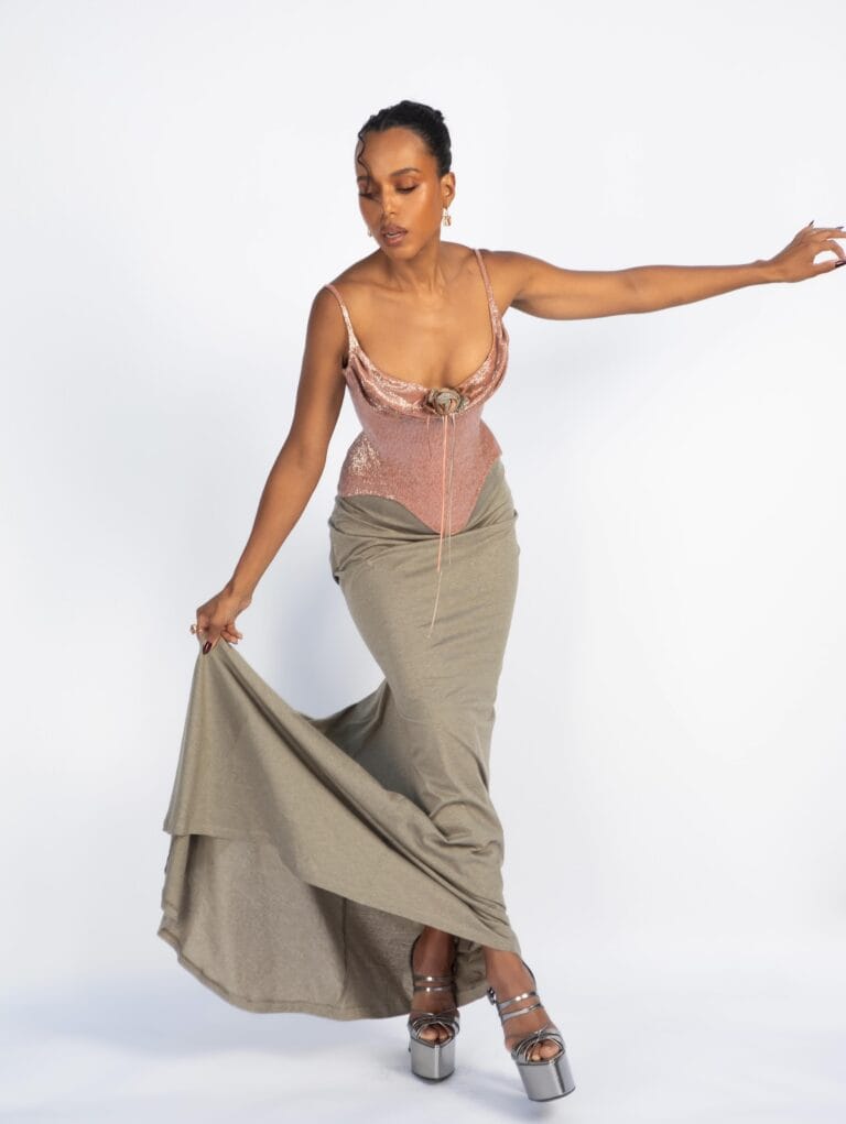 Kerry Washington: Wears a fitted top in a metallic tone with delicate details and a long skirt…