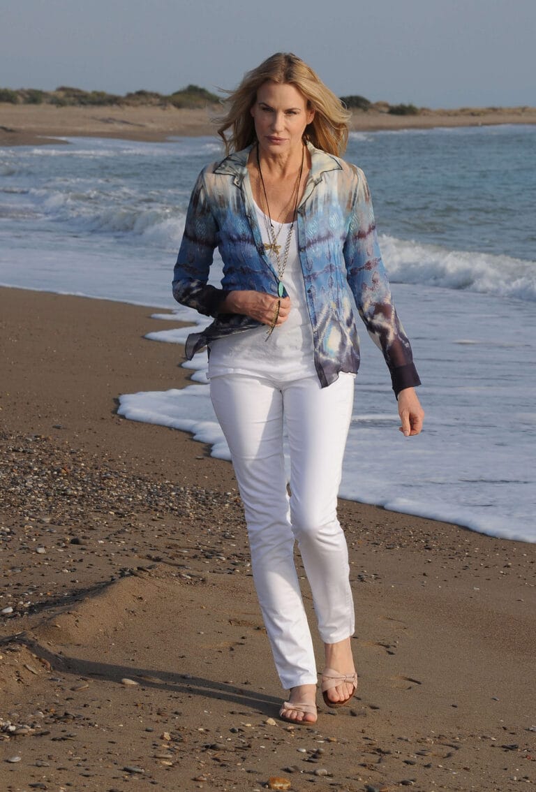 Daryl Hannah: Walks along the shore in a fresh outfit combining a blouse in shades of…