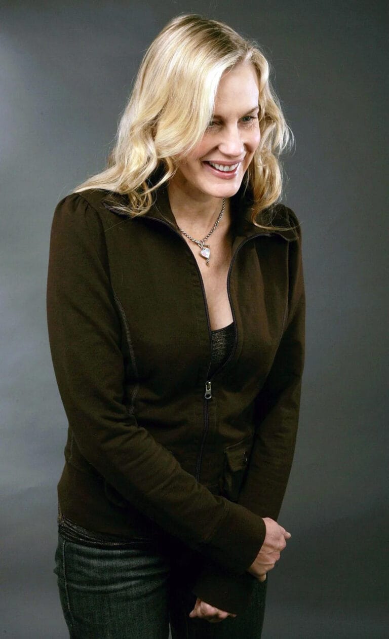 Daryl Hannah: Wears a fitted brown jacket, paired with a glossy black blouse and dark jeans.…