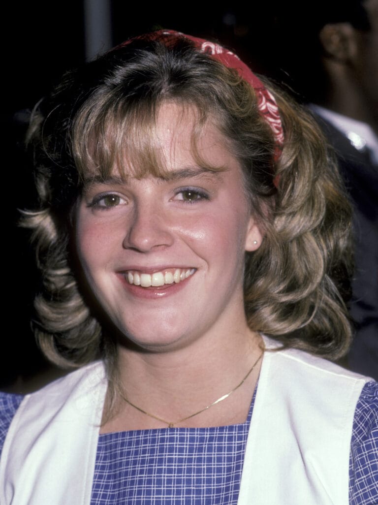 Elisabeth Shue: Can you help us describe this image?