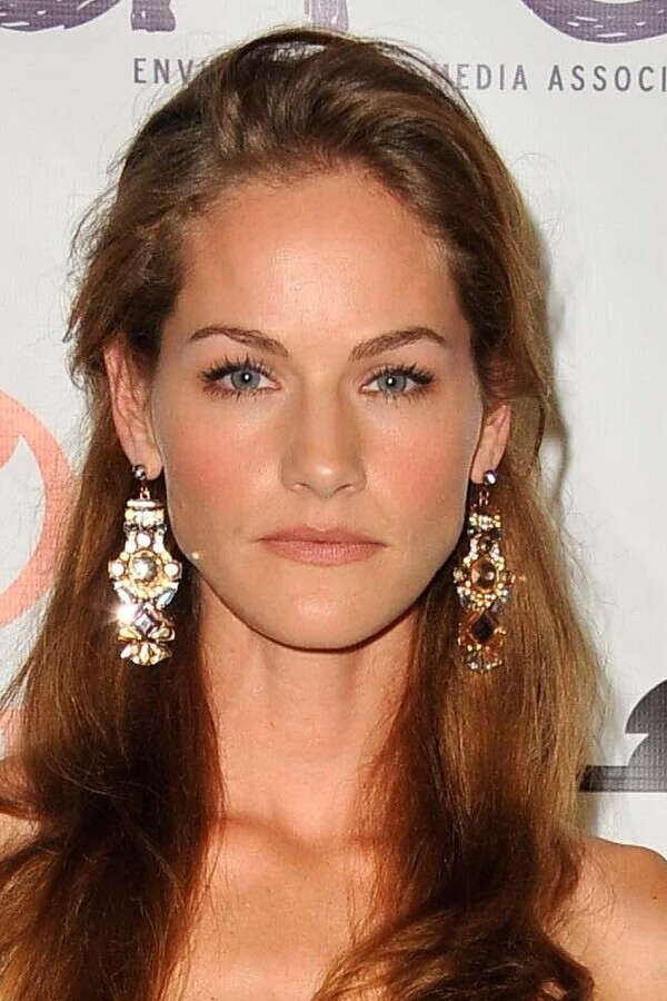 Kelly Overton