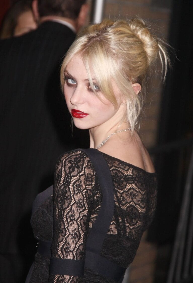 Taylor Momsen: Wears a black lace dress with long sleeves that highlights her figure with…