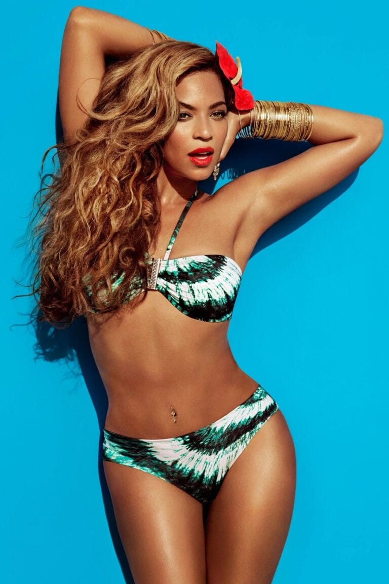 Beyoncé: Luce un bikini de estampado vibrante en tonos verdes y blanco, con un diseño…